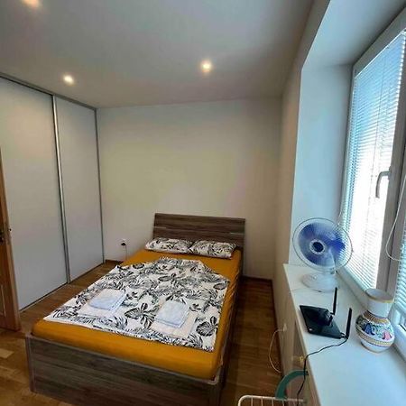Brand New Apartment In The Heart Of Братислава Екстериор снимка