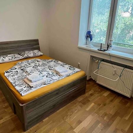 Brand New Apartment In The Heart Of Братислава Екстериор снимка