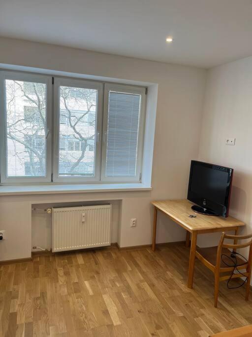 Brand New Apartment In The Heart Of Братислава Екстериор снимка