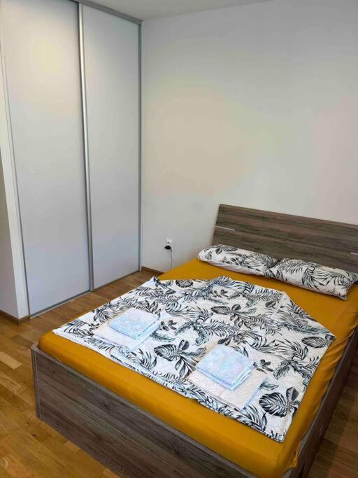Brand New Apartment In The Heart Of Братислава Екстериор снимка