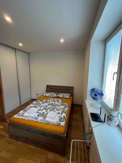 Brand New Apartment In The Heart Of Братислава Екстериор снимка