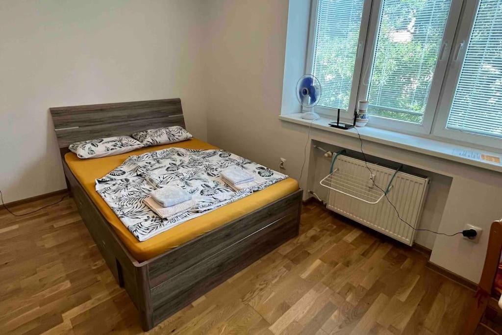 Brand New Apartment In The Heart Of Братислава Екстериор снимка